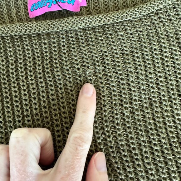 Edikted Riya Off Shoulder Knitted Crop Top in Olive Green - Picture 4 of 8